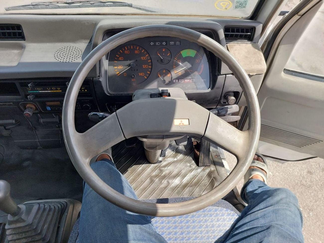 Mitsubishi Fuso Canter (RAMADAN OFFER) MITSUBISHI CANTER TRUCK RHD 1990 MODEL 3.9 L DIESEL MANUAL(PM40199)