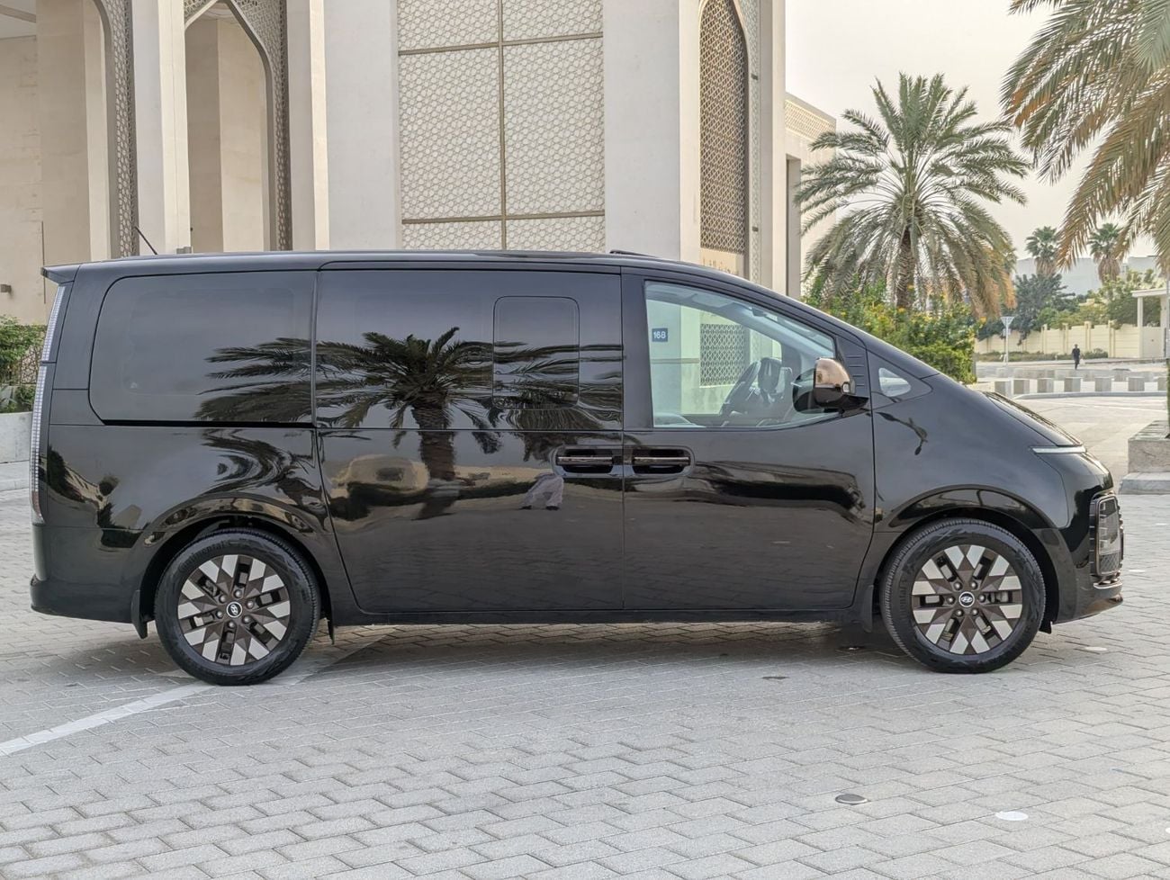 هيونداي ستاريا Hyundai staria 2022 LHD black colour