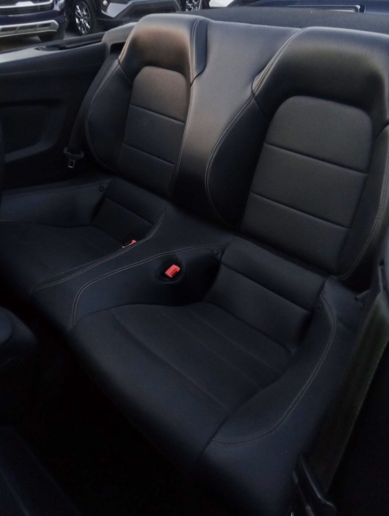 Ford Mustang Ford mustang ecoboost convertible V4  Body kit GT Model 2019 Price: 68000 Dhs Mileage: 44000 Mi Spec