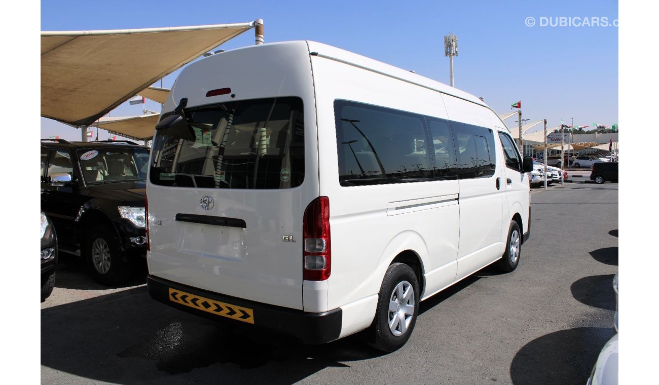 Toyota Hiace ACCIDENTS FREE - ORIGINAL PAINT - GCC - MANUAL GEAR - HIGH ROOF