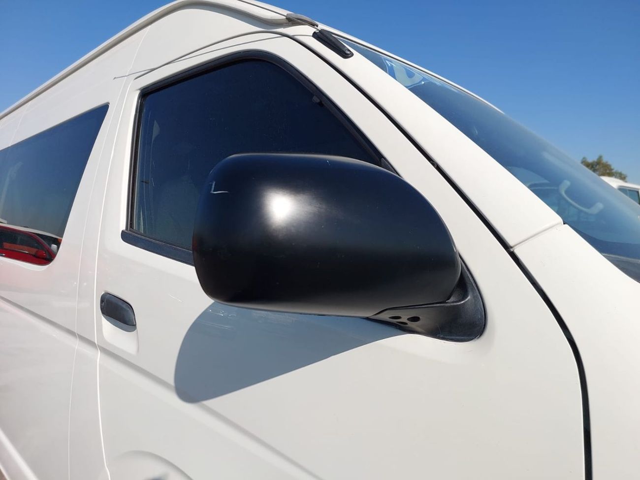 Toyota Hiace TOYOTA HIACE COMMUTER VAN RHD 2012 MODEL 3.0 L DIESEL AUTOMATIC(PM13847)