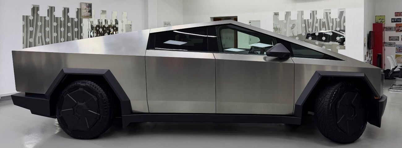 Tesla Cybertruck Foundation Series .. 3 motor