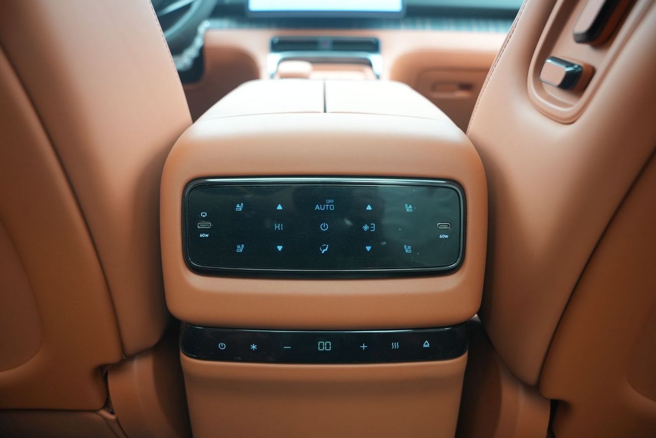 روكس أداماس FIRST CLASS 2026 ROX ADAMAS 7-Seats EREV SUV 4x4 White 0KM