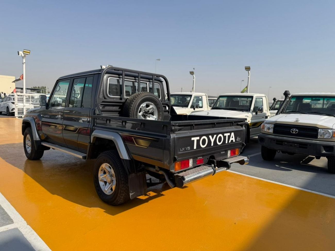 تويوتا لاند كروزر بيك آب Std 4.0L Single Cab Utility 4WD