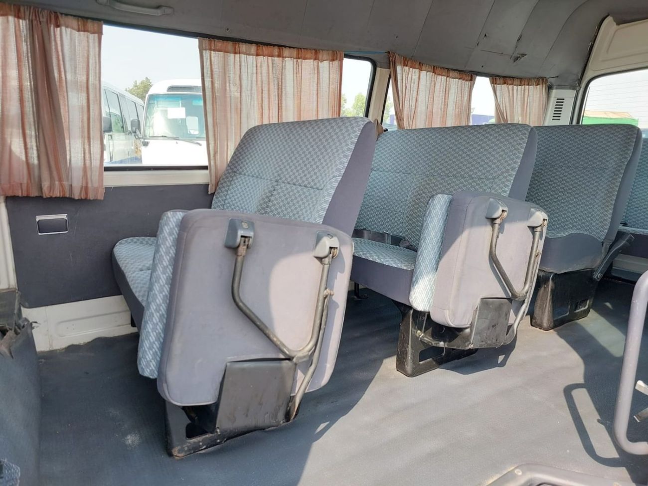 تويوتا هاياس TOYOTA HIACE COMMUTER VAN RHD 2001 MODEL 3.0 L DIESEL MANUAL(PM08349)