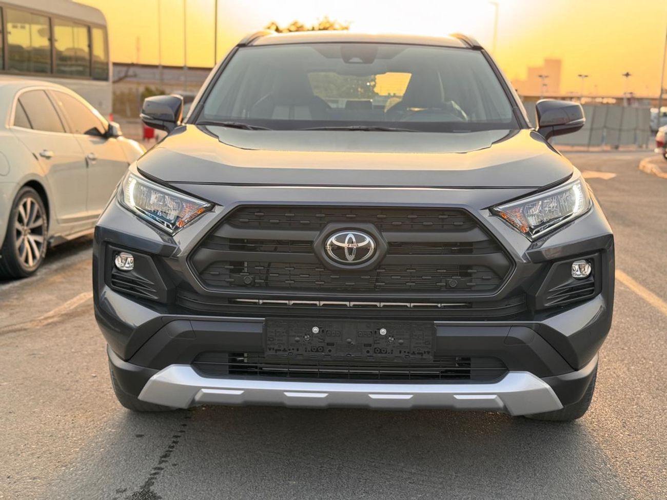 تويوتا راف ٤ 2.5L Adventure