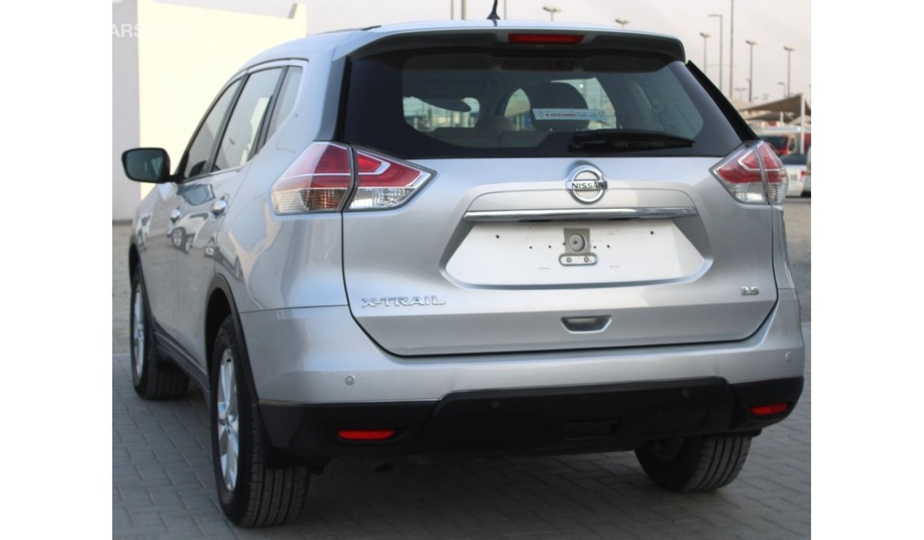 Nissan X-Trail Nissan x trill GCC silver excellent condition without accident