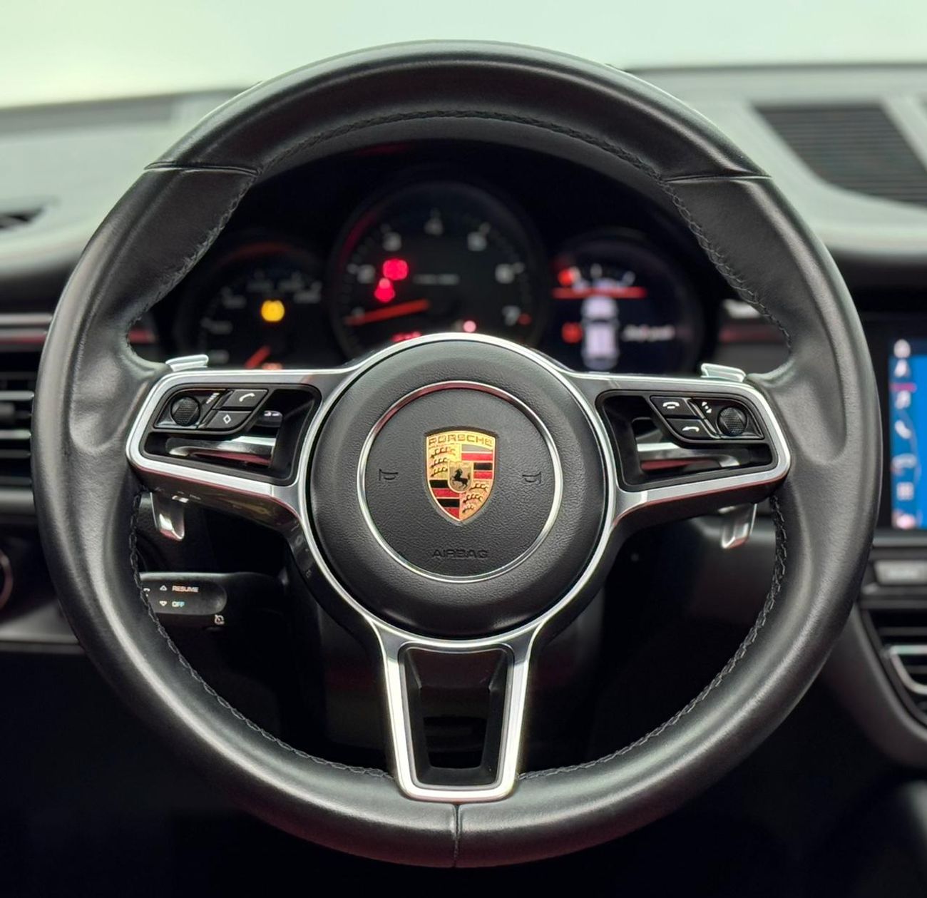 بورش ماكان Std 2.0L (252 HP) 2020 Porsche Macan, 1 Year Warranty, Porsche Service History, GCC