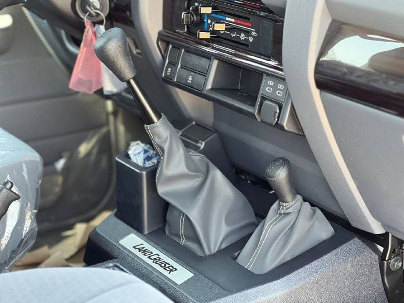 Toyota Land Cruiser 70 LC76 2.8L DSL M/T // 2025 // HIGH OPTION WITH WINCH , FRIDGE , DVD & BACK CAMERA // SPECIAL OFFER //