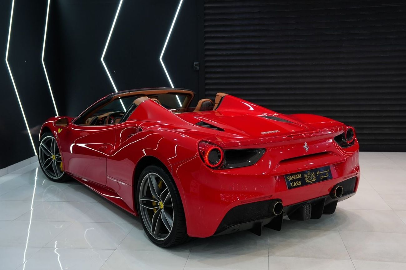 فيراري 488 سبايدر Spider Carbon Exterior/Interior, Passenger Display, GCC Specs!!
