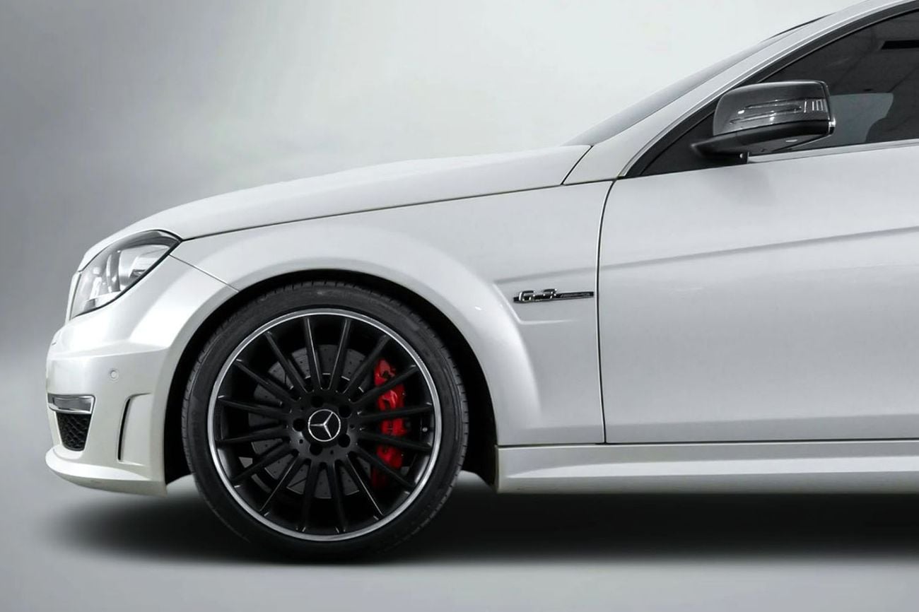 Mercedes Benz C63 AMG Std 6.2L