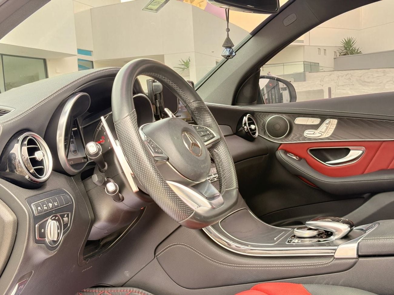 Mercedes-Benz GLC Coupe 250 AED 2,420 P.M | 0% DOWN PAYMENT | MERCEDES-BENZ GLC 250 COUPE | 2.5L 4WD | 2018 | FULL SERVICE HISTO