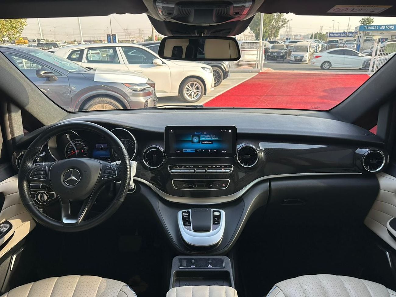 Mercedes-Benz V 250 Std 2.1L Mercedes Benz V250 VIP GCC