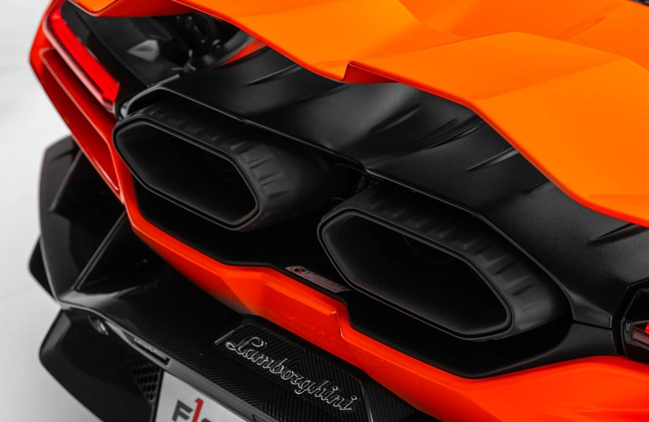 لامبورغيني ريفويلتو 6.5L V-12 Naturally Aspirated Engine + eMotor