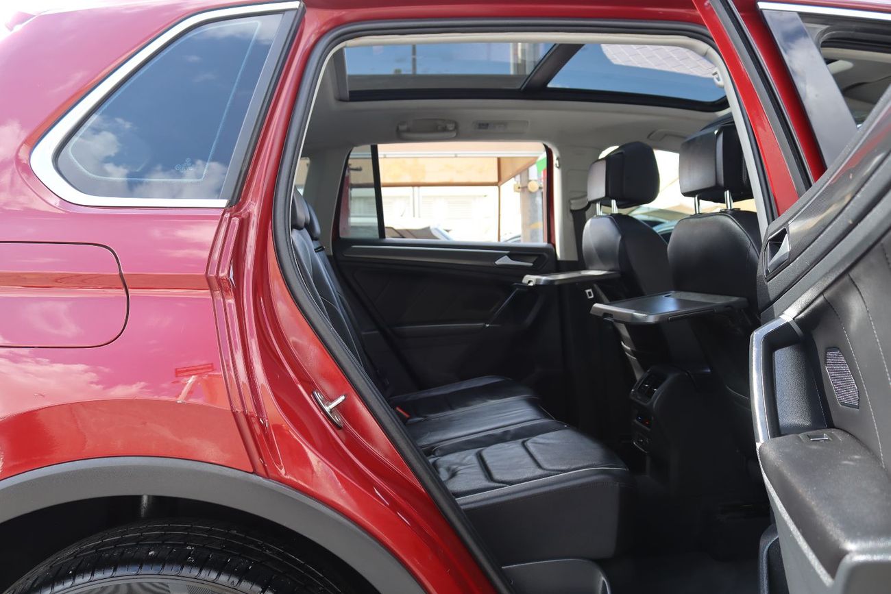 Volkswagen Tiguan R-Line 2.0L Volkswagen Tiguan 2018- GCC - Accident-free - 2.0L  - Full options - All-wheel drive - E