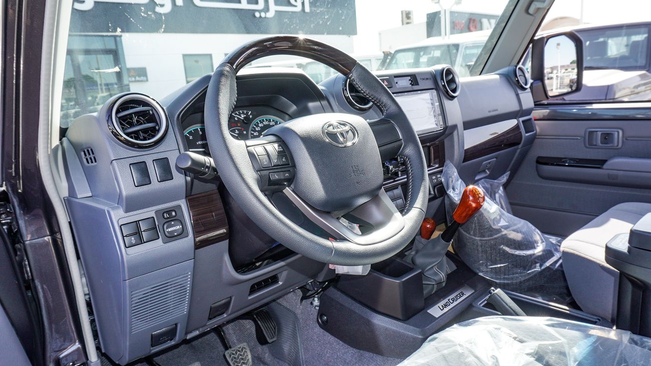 تويوتا لاند كروزر 70 LX 4.5L V8 Diesel M/T