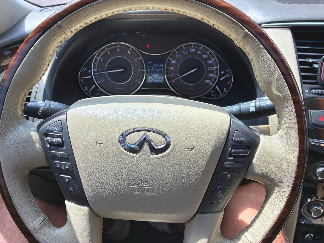 إنفينيتي QX56 Luxury 5.6L