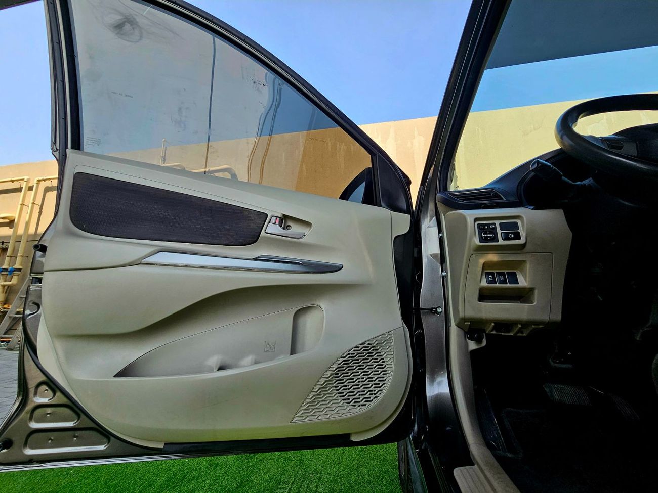 تويوتا أفانزا / PASSENGER 7 SEATS/ LOW MILEAGE