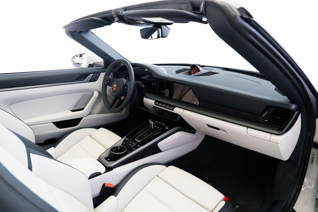 Porsche 911 Carrera 4 3.0L (444 HP) Convertible