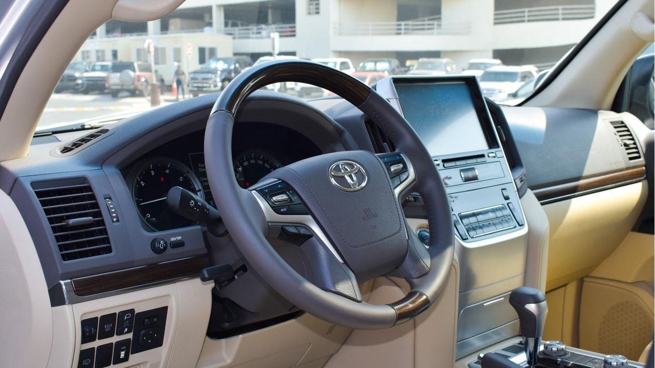 Toyota Land Cruiser GXR Grand Touring V8