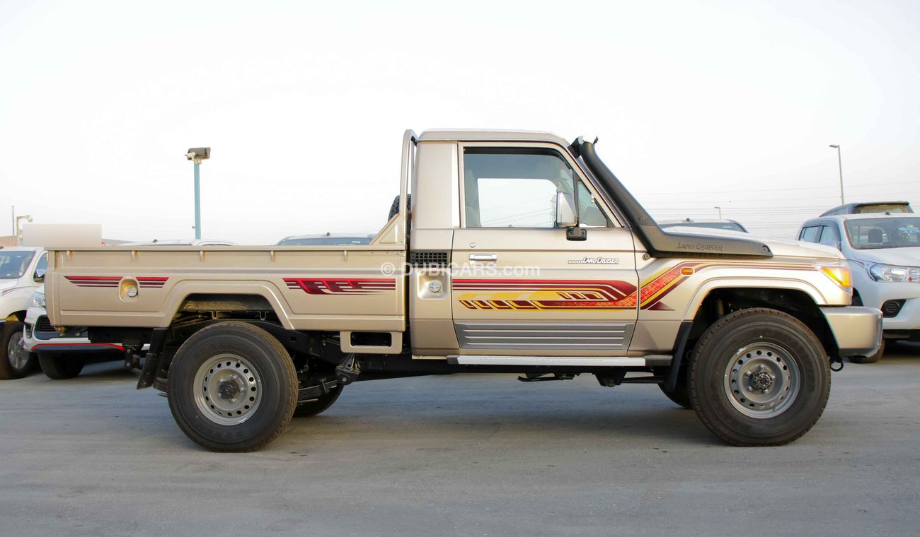 تويوتا لاند كروزر بيك آب Toyota Land Cruiser Pickup  LX V8 4.5L