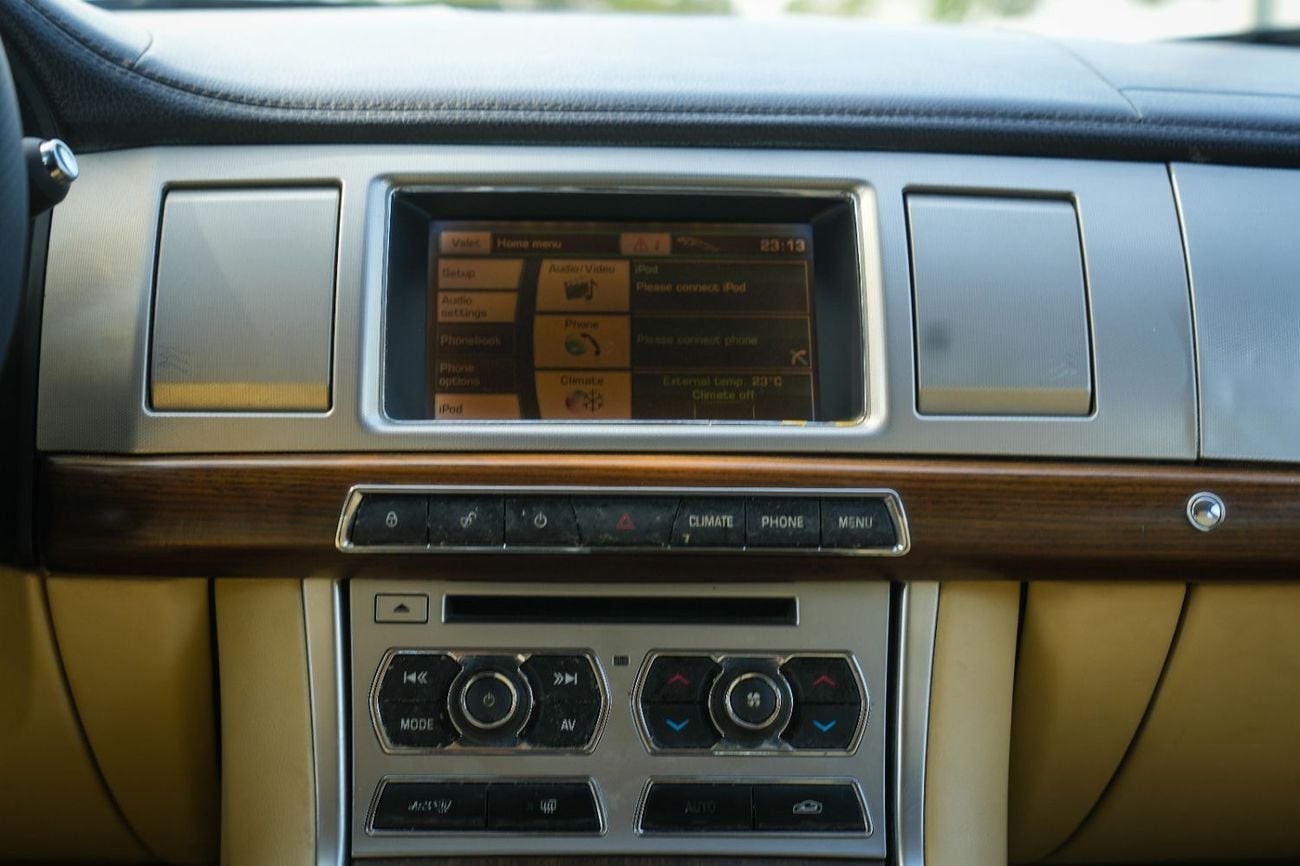 Jaguar XF 2013 LUXURY!! GCC SPECS!! FULL SERVICE HISTORY