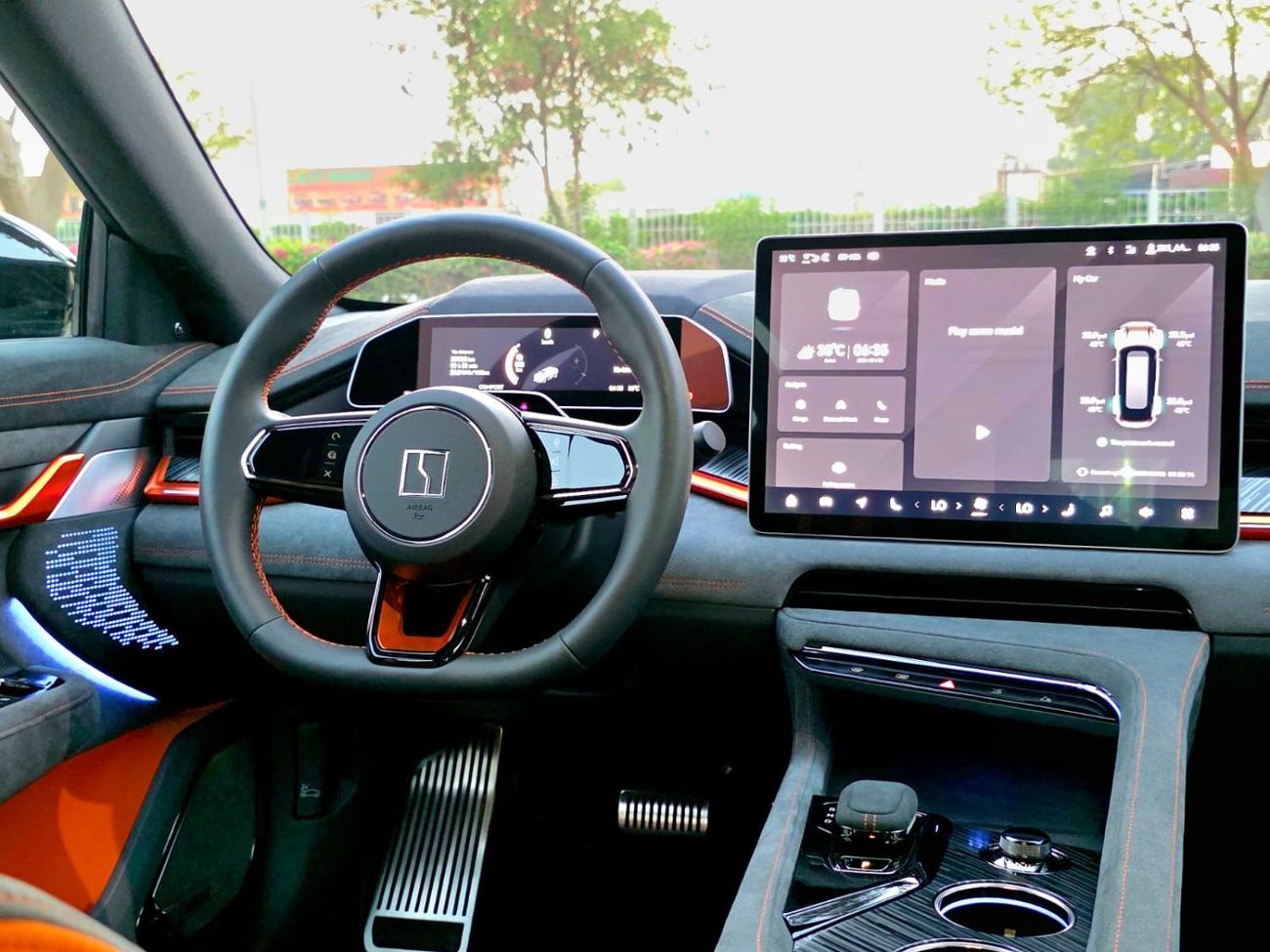 Zeekr 001 NEW ARRIVAL ZEEKR 001 2025 GCC  BLACK EDITION UNDER WARRANTY WITH SERVICE CONTRACT 5 YEARS