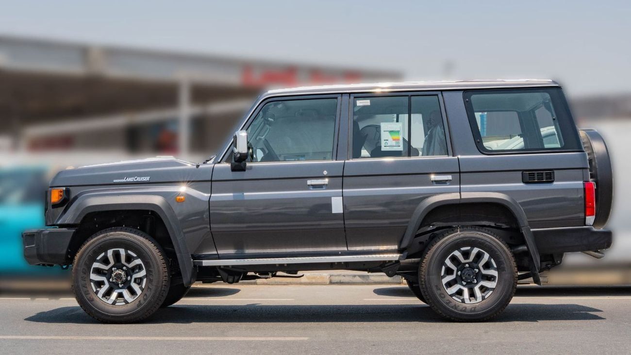 تويوتا لاند كروزر 70 2026 Toyota Land Cruiser LC76 4.0L AT Petrol Full Option (Gray)