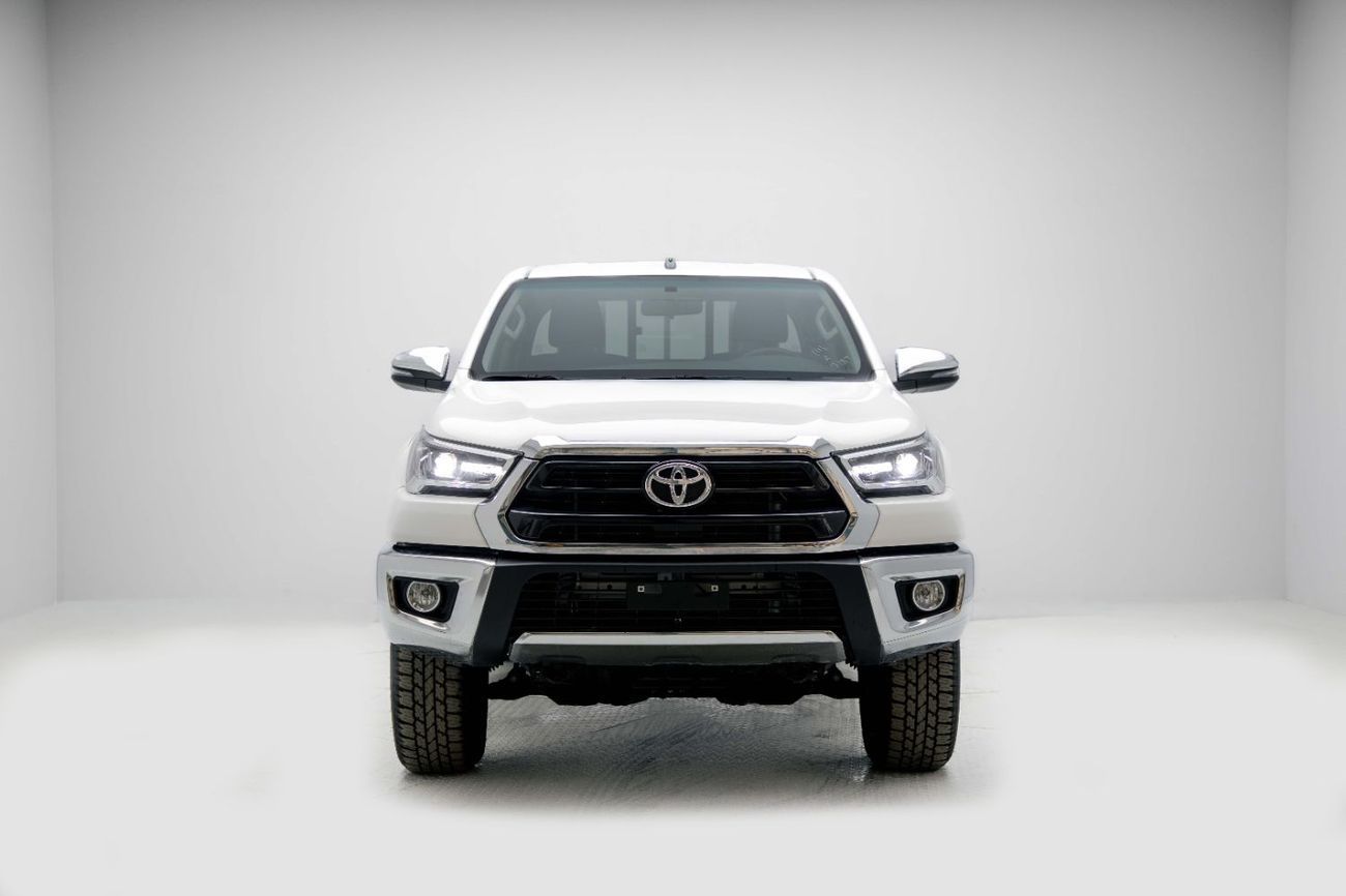 تويوتا هيلوكس 2.7L - Super White Inside Red | Export Only