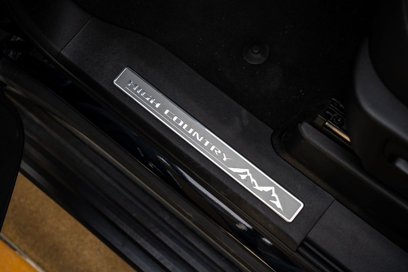 Chevrolet Suburban Suburban High Country FULL OPTION 6.2L V8 for Export