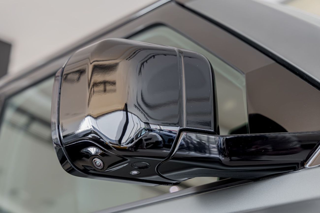 Land Rover Defender 110 P635 OCTA V8 Land Rover Defender 110 OCTA V8 | EVO Carbon Interior and Exterior | 2025