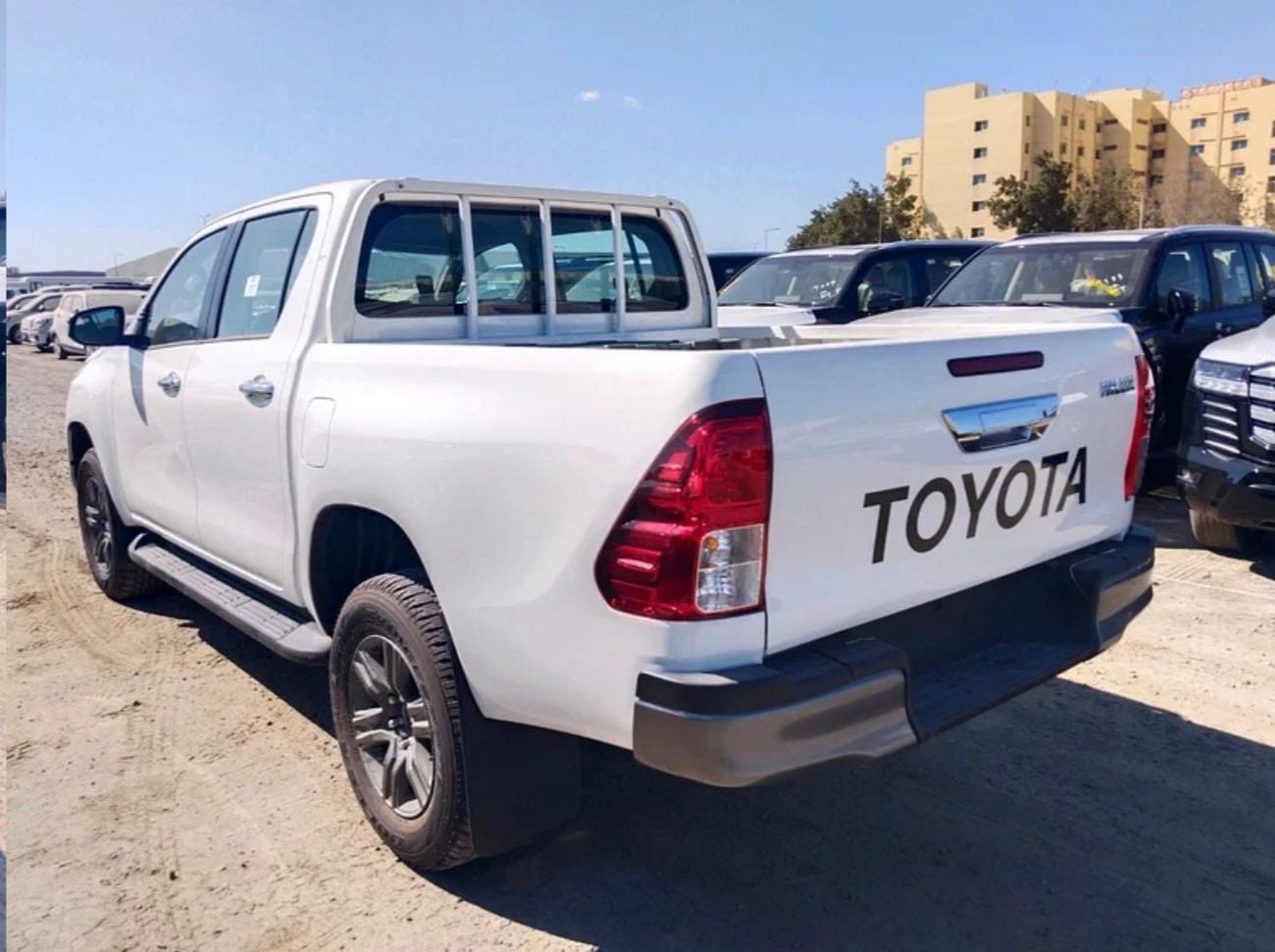 تويوتا هيلوكس TOYOTA HILUX DOUBLE CAB MED AUTO DIESEL 2.4L 3I