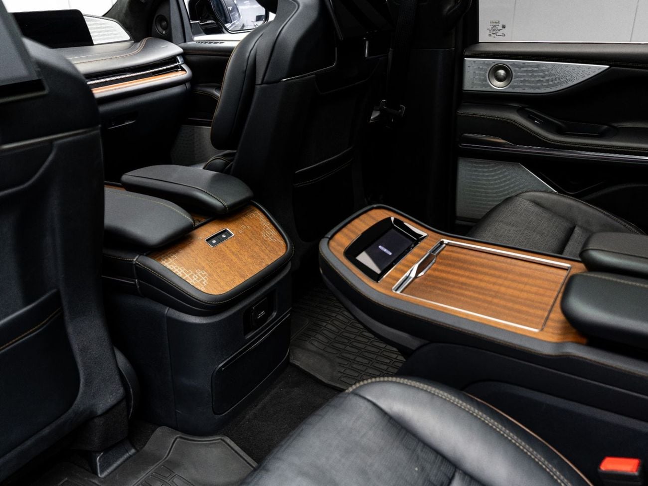 Lincoln Navigator 2025 Lincoln Navigator Presidential, 3.5L V6, AWD, 440bhp, 10 Speed Automatic (Selectshift)