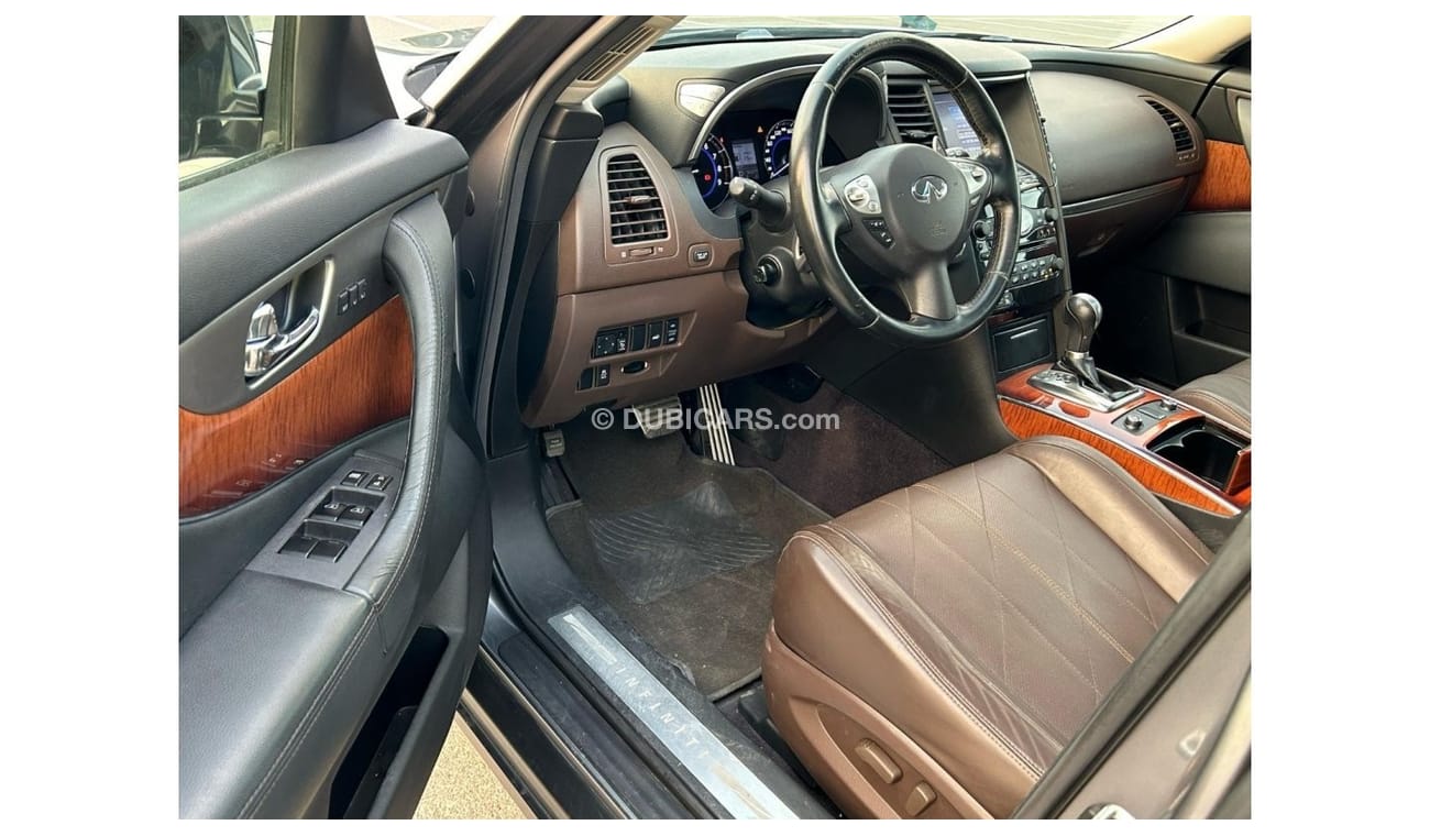 Infiniti QX70 Sport Luxury Infiniti QX-70 2016 GCC V6 3.7L//Perfect condition // Full option