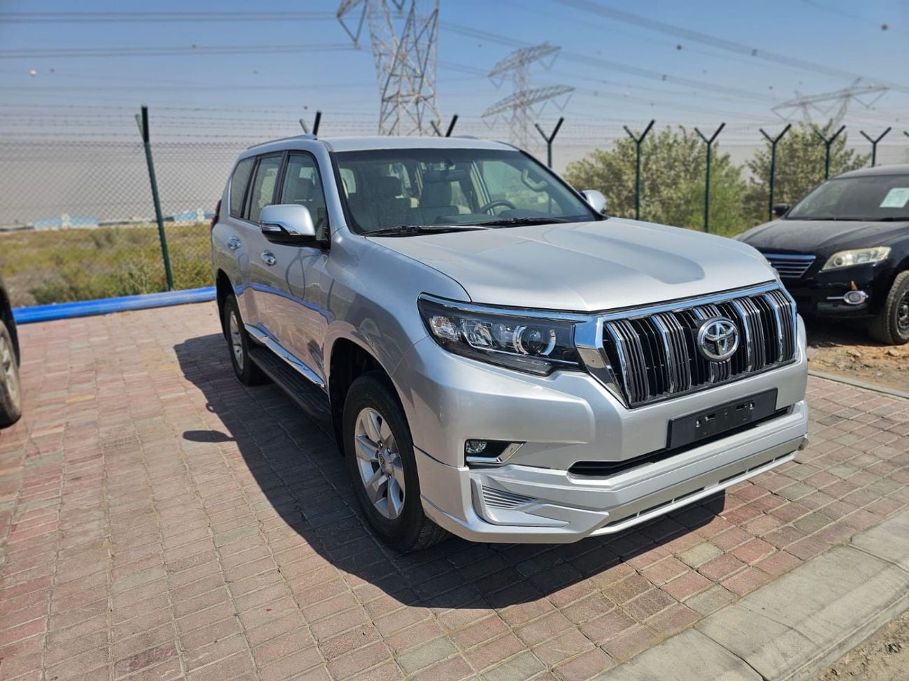 Toyota Prado TX-L 2022MODEL 2.7 v4 petrol Engine Colour sliver Transmission Automatic Interior Beige Leather seats 7se