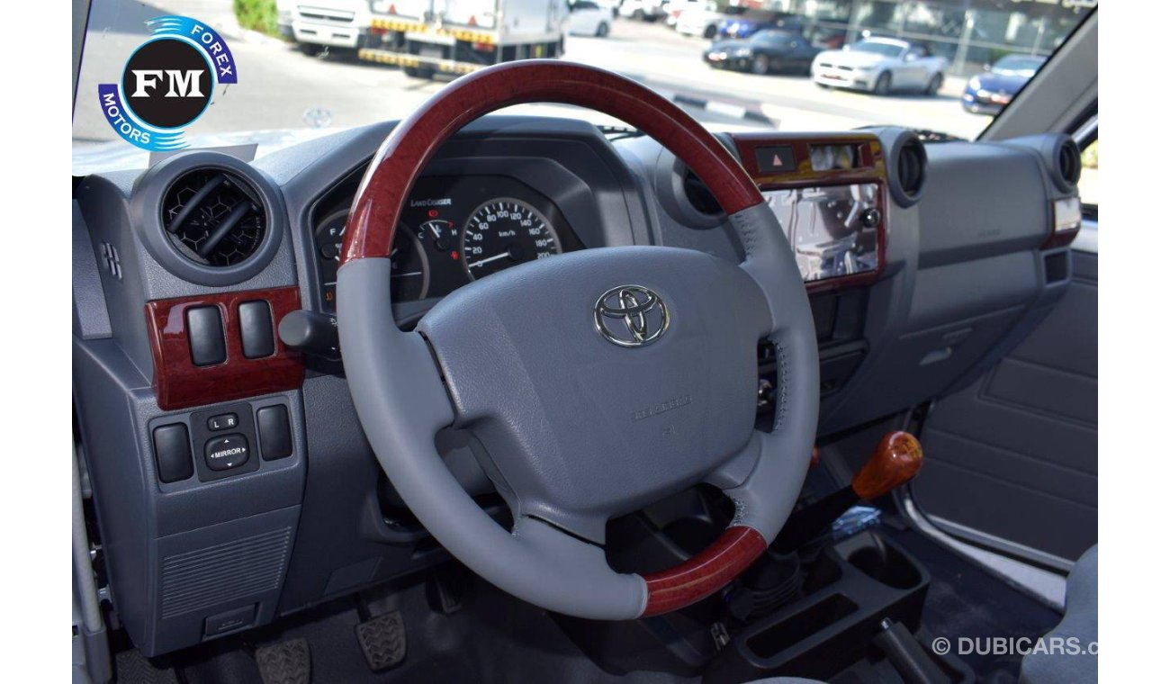 Toyota Land Cruiser Pick Up 79 Single Cab Pickup V6 4.0l Petrol 4x4 with differential lock Manual Transmission