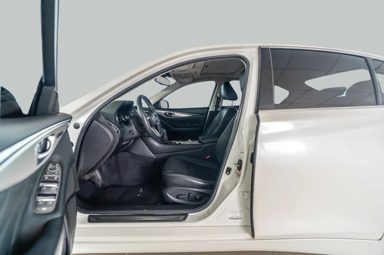 Infiniti Q50 LUXE 3.0
