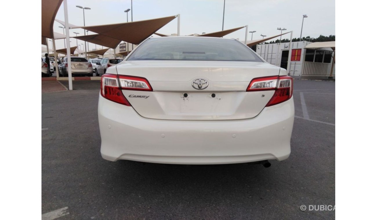 Toyota Camry 2013 gcc very celen car