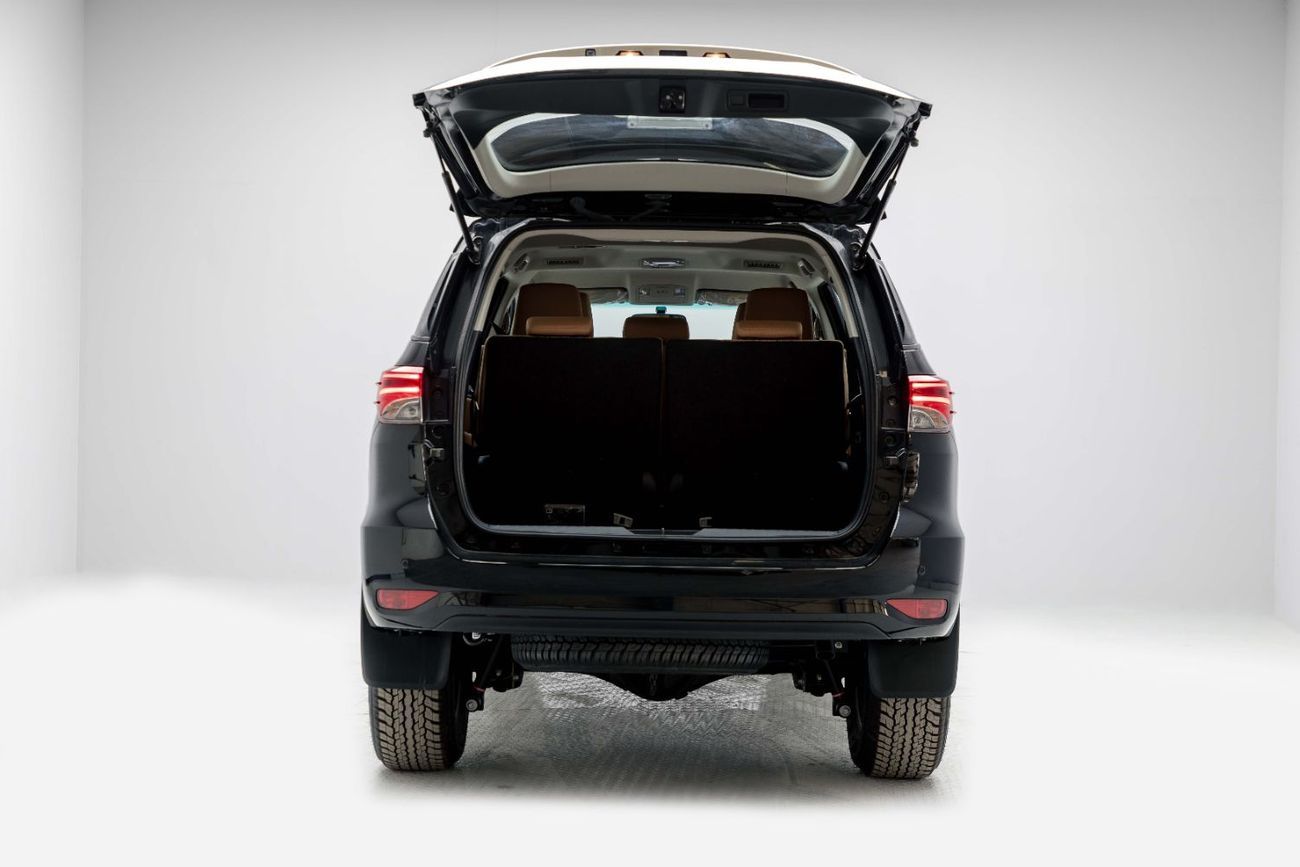 تويوتا فورتونر 2.7L - Attitude Black Inside Chamois | Export Only