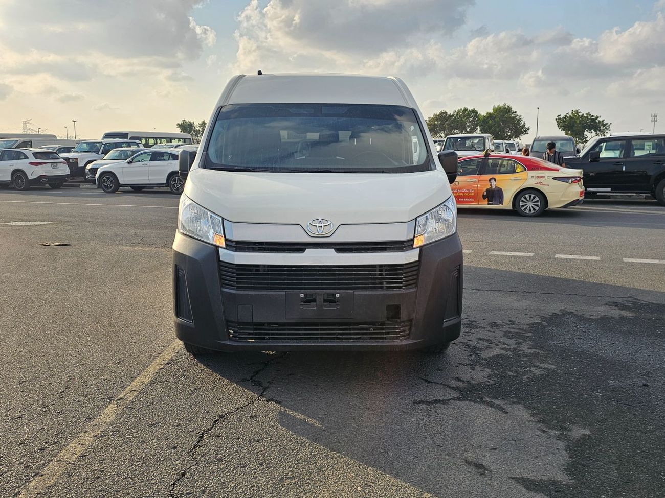 Toyota Hiace Commuter Highroof-3.5L-LHD-2WD-Side Glass-13 Seats- 4 Doors-Petrol-Automatic