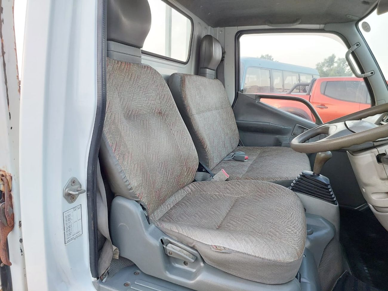 Mitsubishi Fuso Canter MITSUBISHI CANTER TRUCK RHD 1997 MODEL 4.2 L DIESEL MANUAL(PM31319)