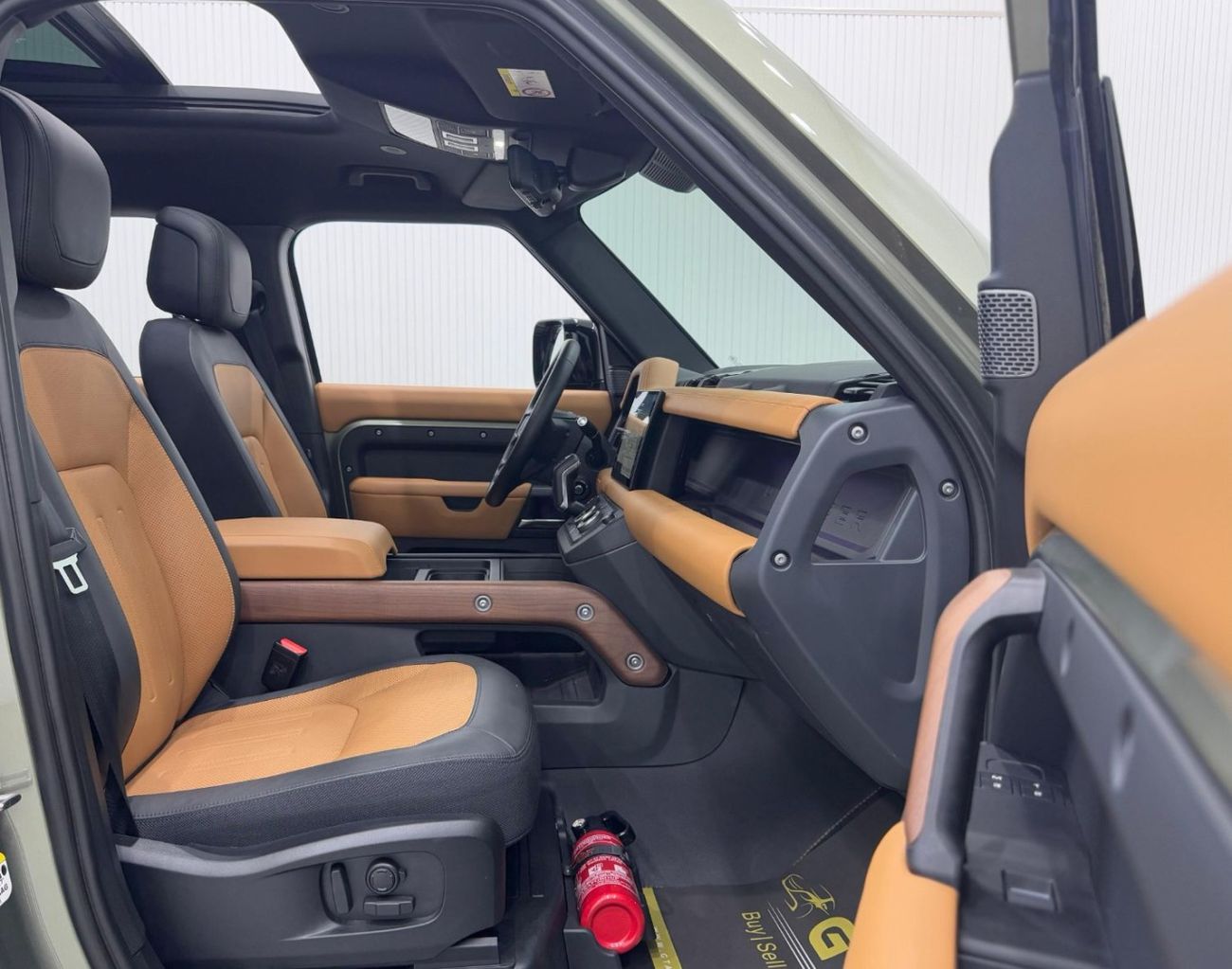 Land Rover Defender 110 X P400 3.0L 2024 Land Rover Defender 110 P400 X, January 2029 Land Rover Warranty + Service Pack