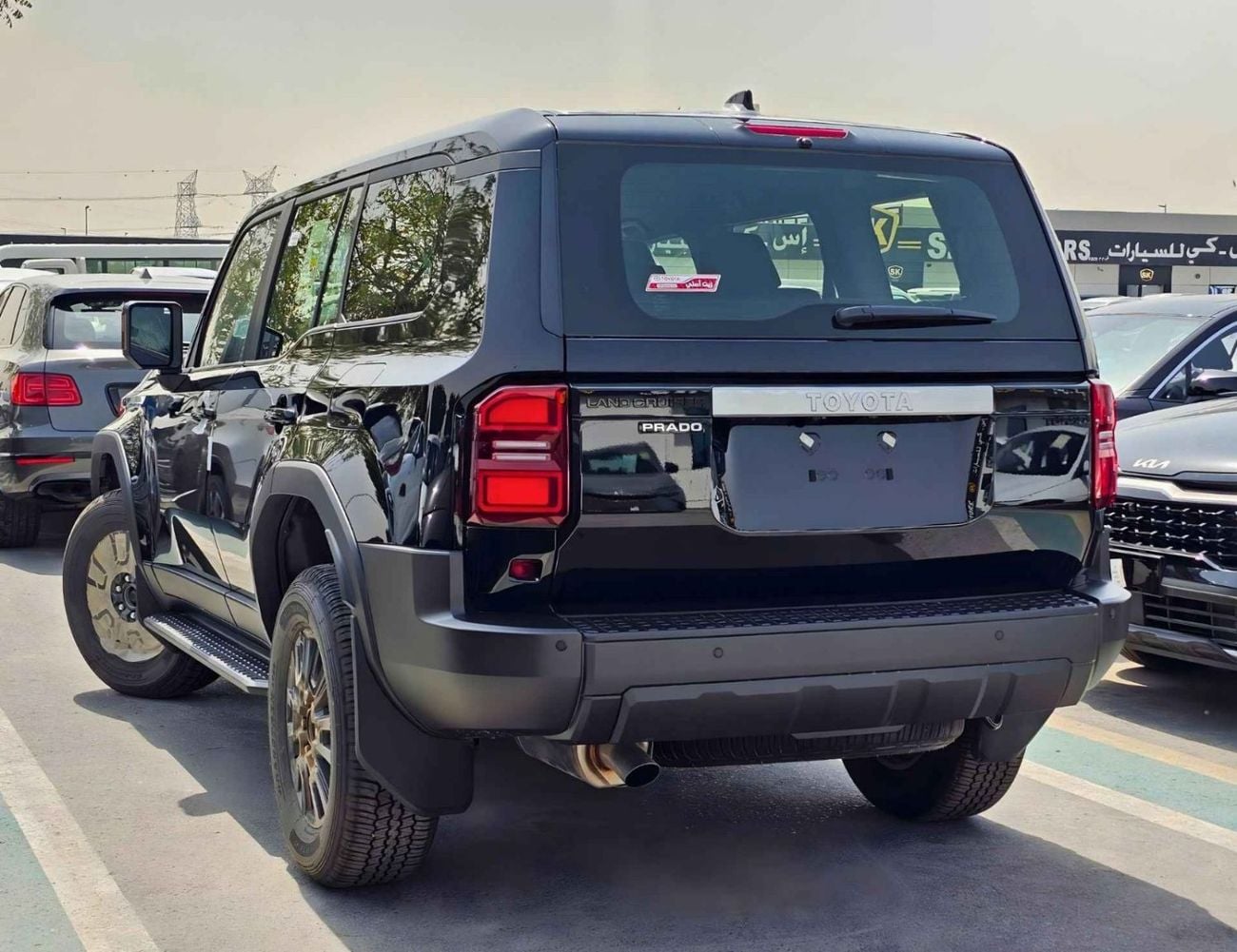 تويوتا برادو ALL ROUNDER / MID OPTION / 2.4L PETROL V4 / LETHAER WITH DRIVER PWR SEAT / COOL BOX (CODE#PPARS)