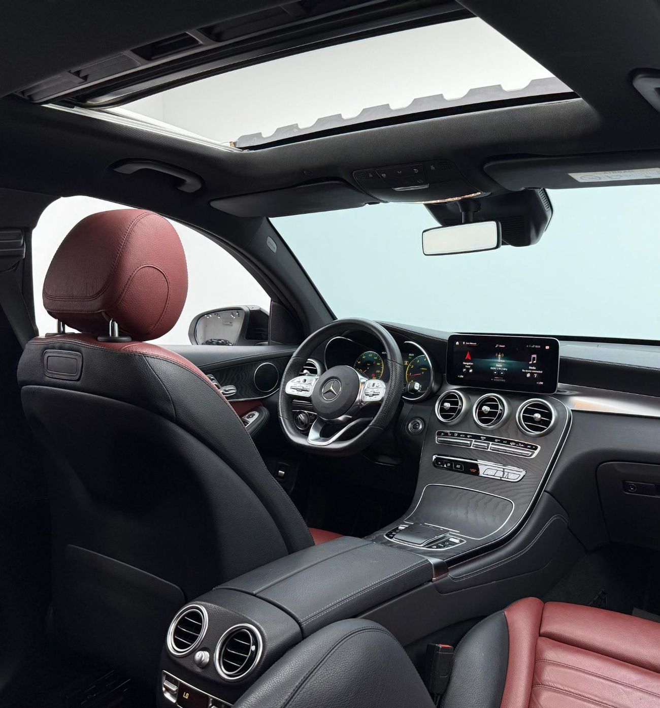 مرسيدس بنز GLC 300 Coupe 2.0L 2020 Mercedes Benz GLC300 AMG 4MATIC Coupe, Warranty, Full Service History, Fully Loaded,