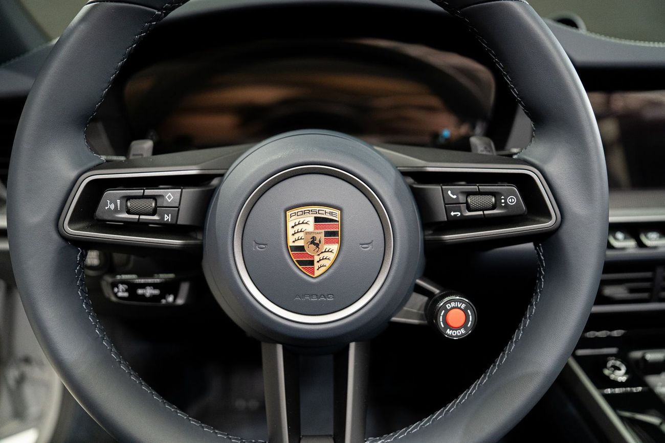 Porsche 911 Carrera 4 3.0L (444 HP) Convertible