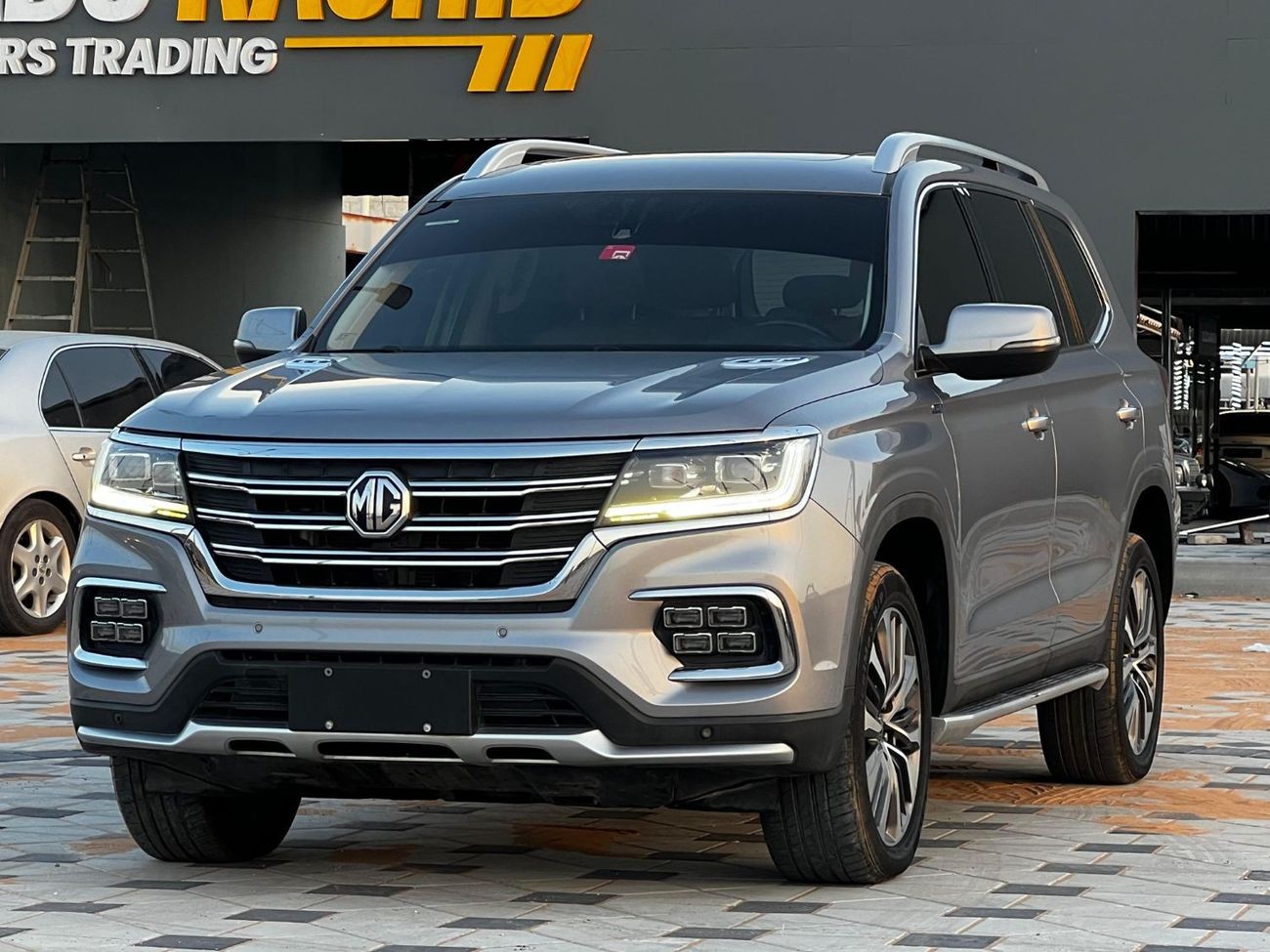 أم جي RX8 لاكجري