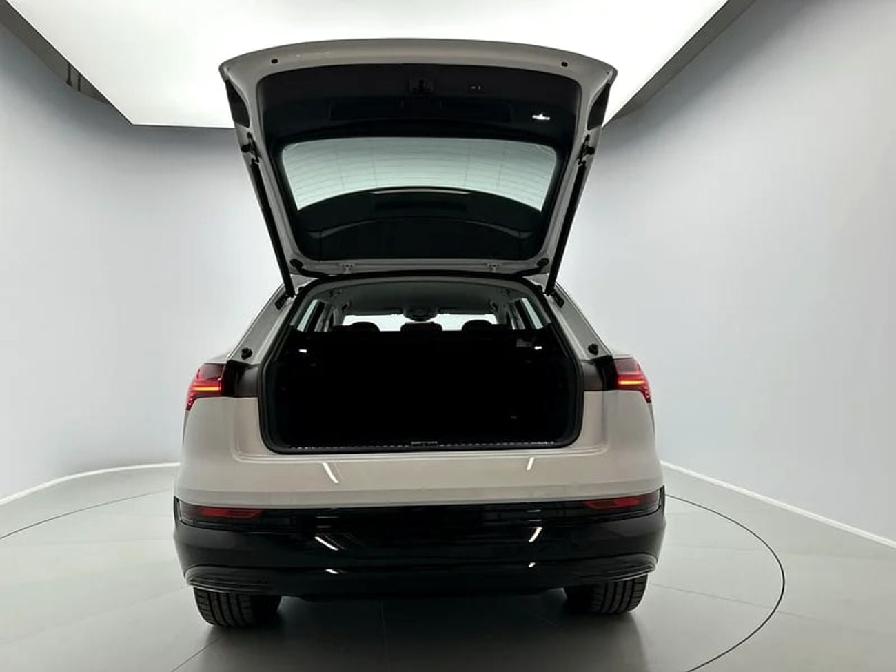 Audi etron advanced 55 quattro 408hp (Ref# 019453) ** Night package **