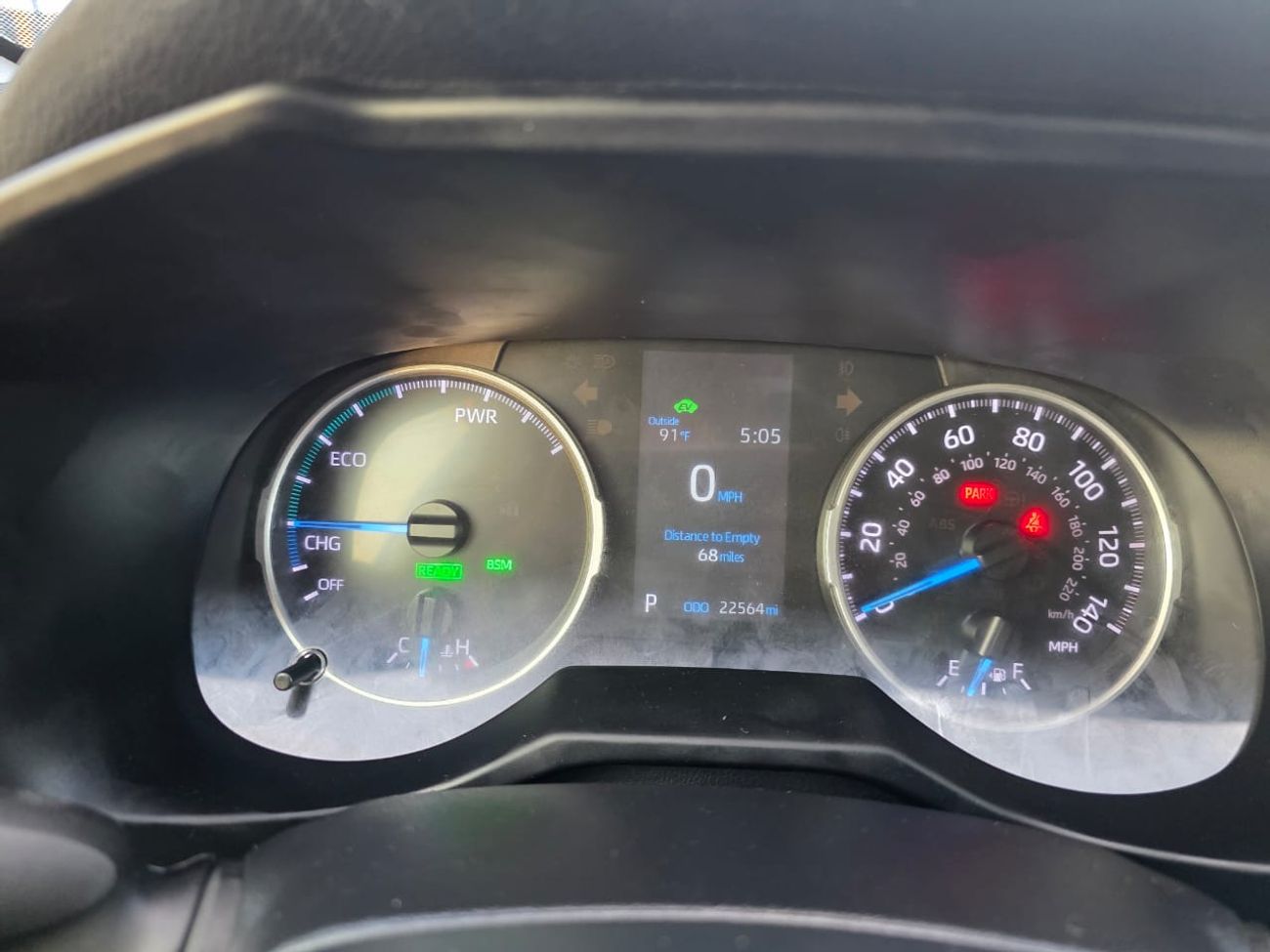 Toyota RAV4 2022 Model XLE hybrid engine Push , AWD and leather seats