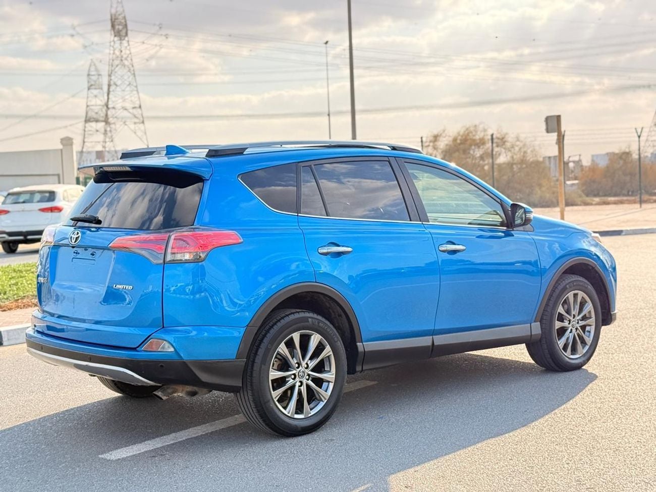 Toyota RAV4 VXR Limited 2.5L 360 camera, sunroof Full option