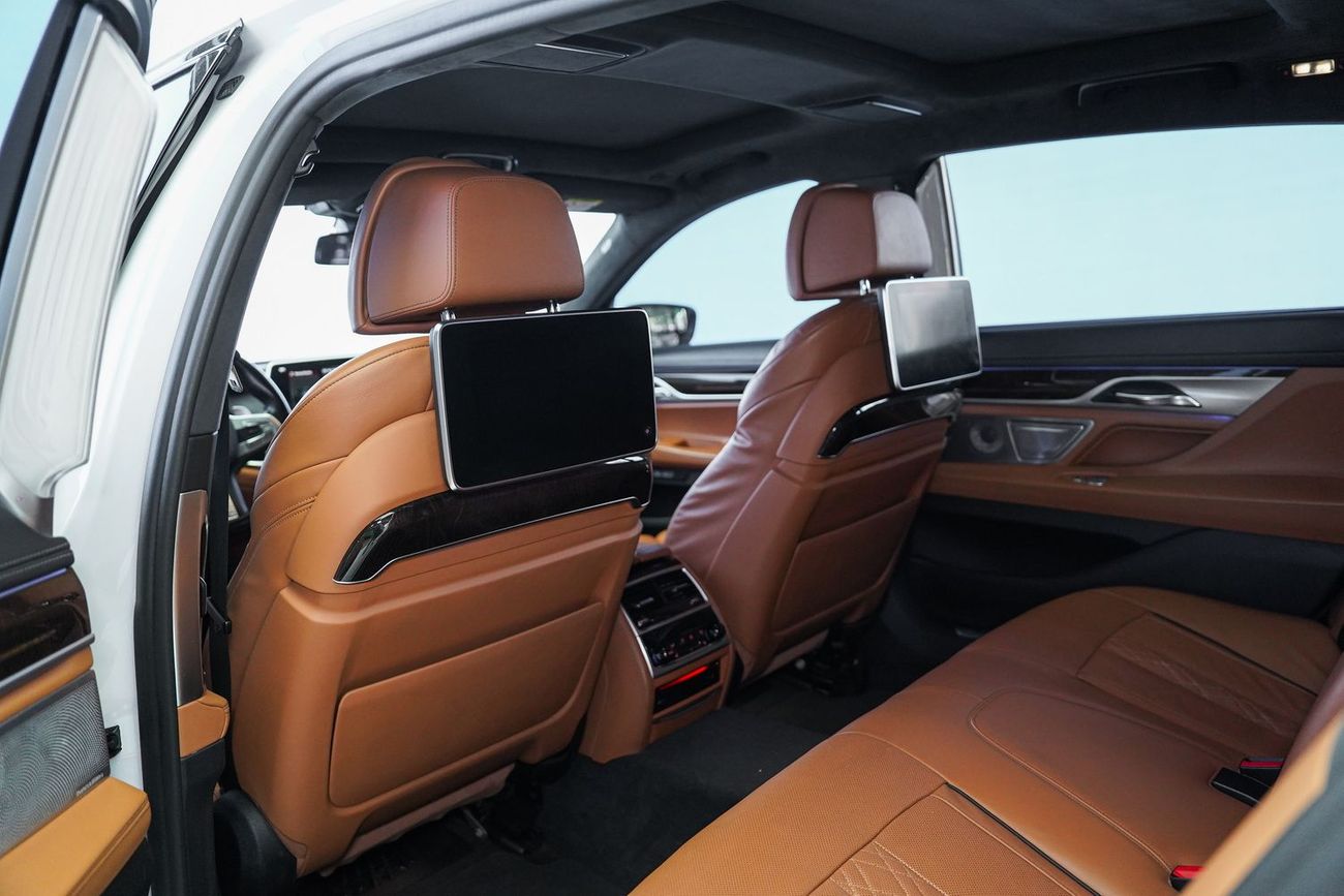 BMW 750Li xDrive 4.4L (523 HP)